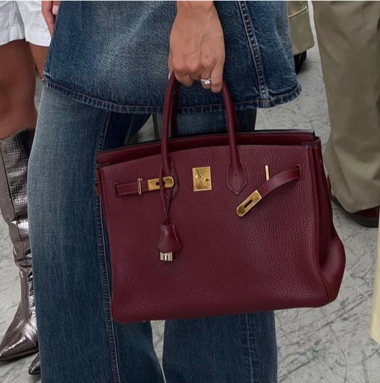 Elanéce Veske |  Skinn