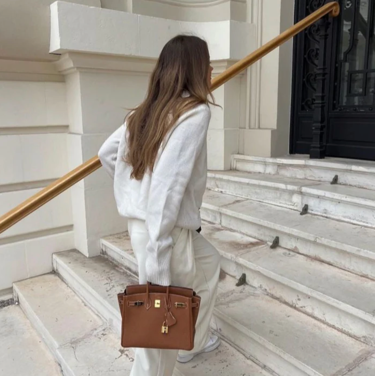 Elanéce Veske |  Skinn