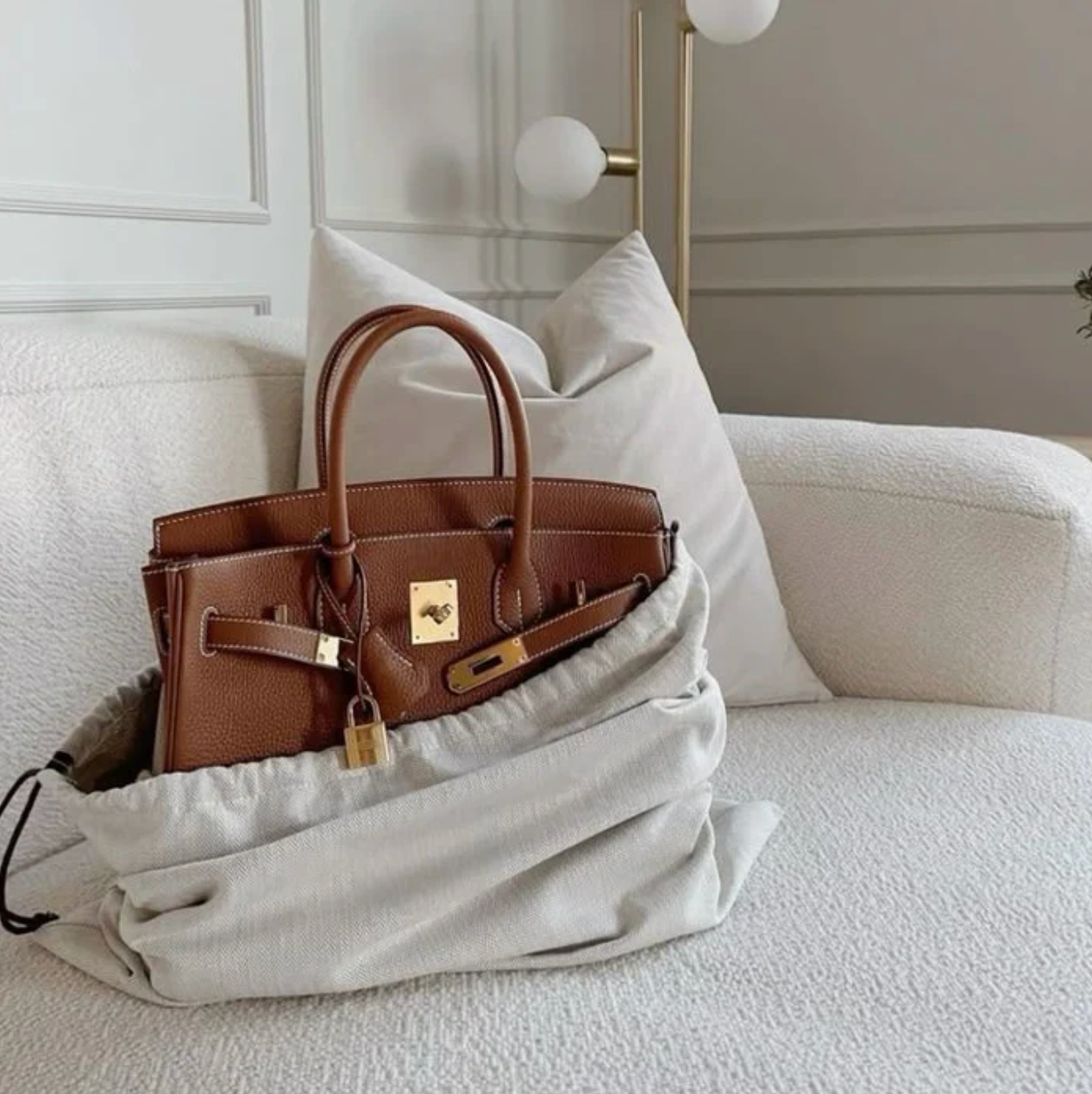 Elanéce Veske |  Skinn